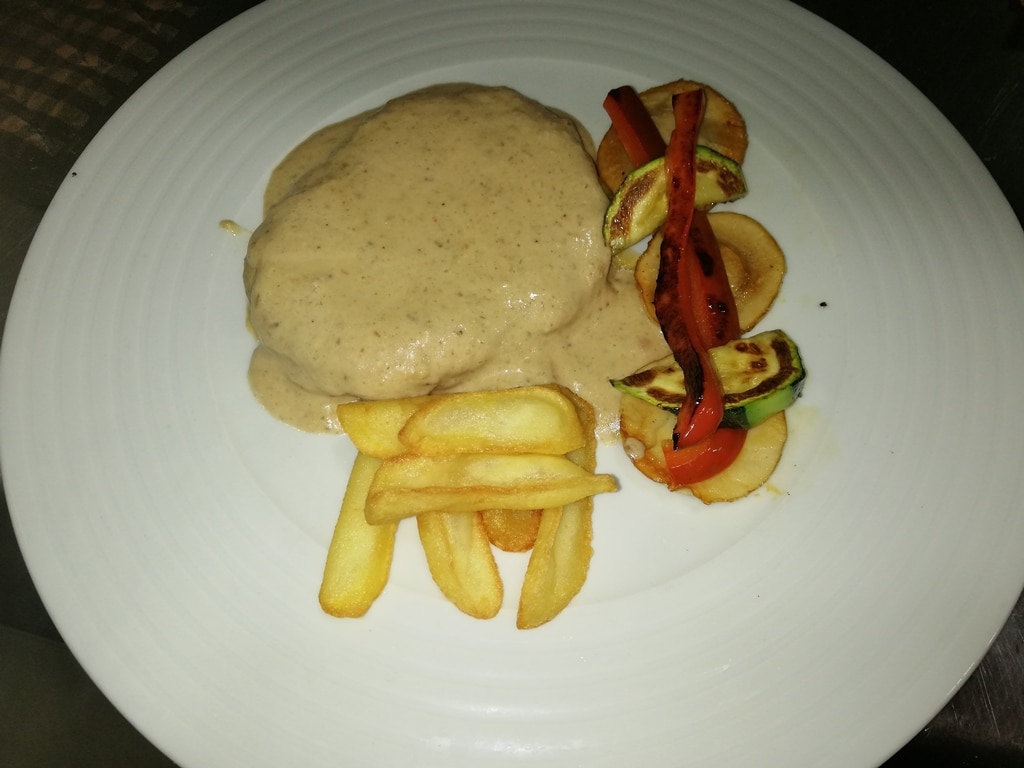 CORDON BLUE CON MUSS Y SALSA DE SETAS